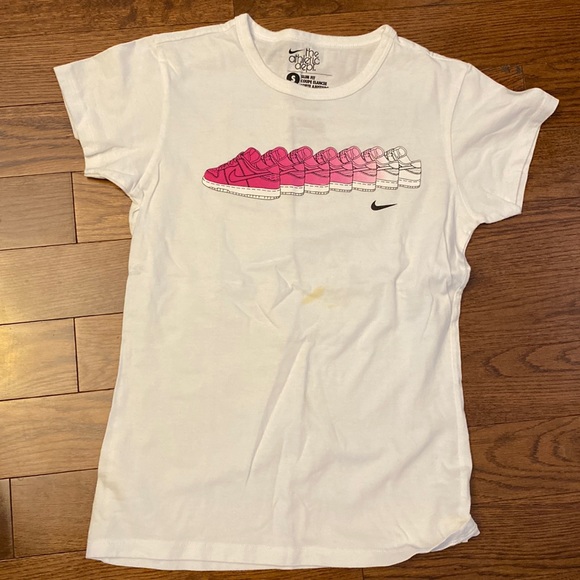 Nike T-Shirt (free if bundled) - Picture 1 of 5